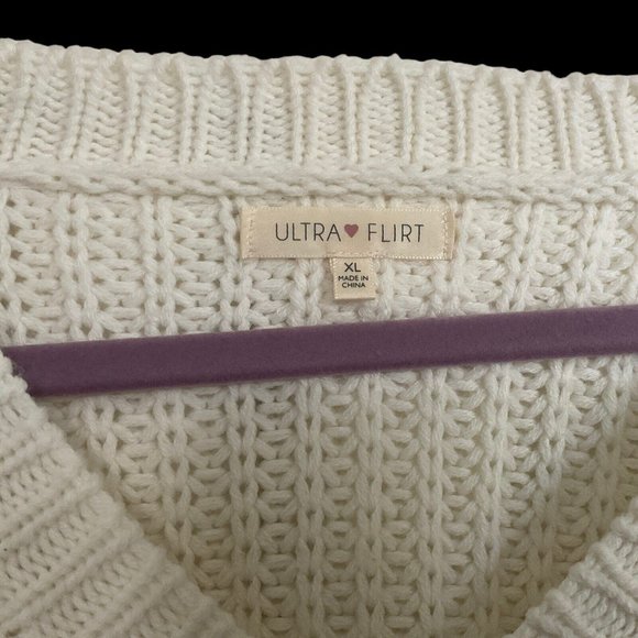 Ultra Flirt XL Woman’s Ivory V-Neck Cable Acrylic Sweater Style RS617401 - Picture 7 of 12